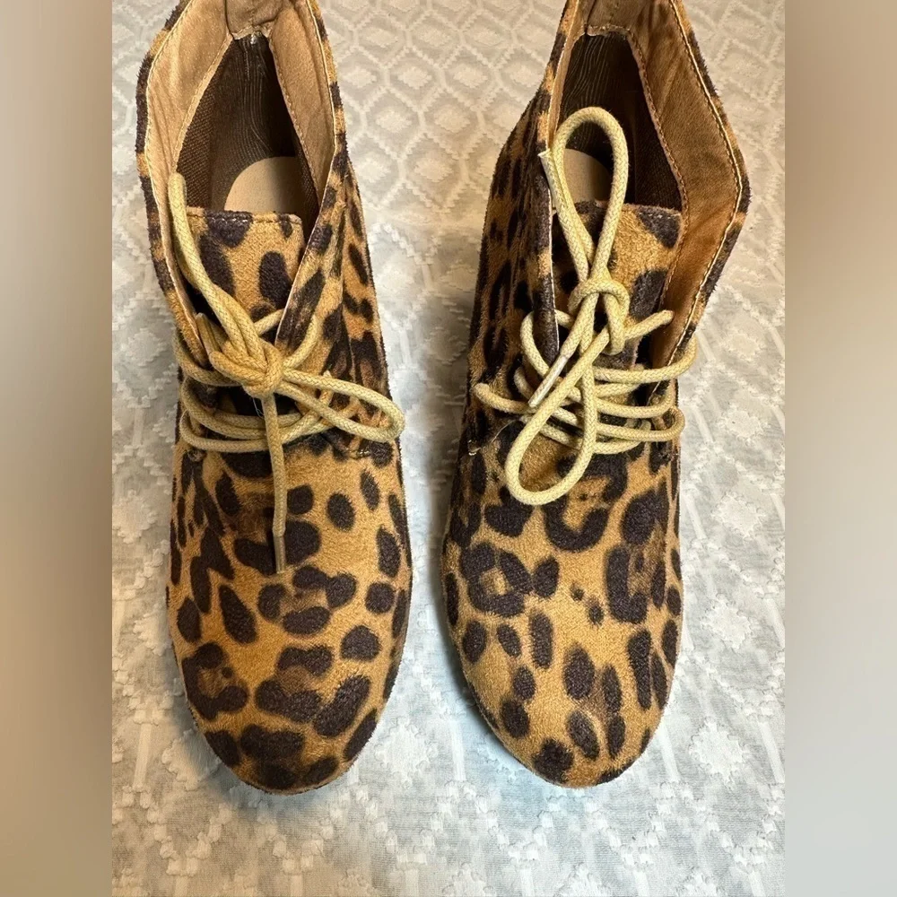 Bella Marie Leopard Suede Wedges, Women’s Size 6